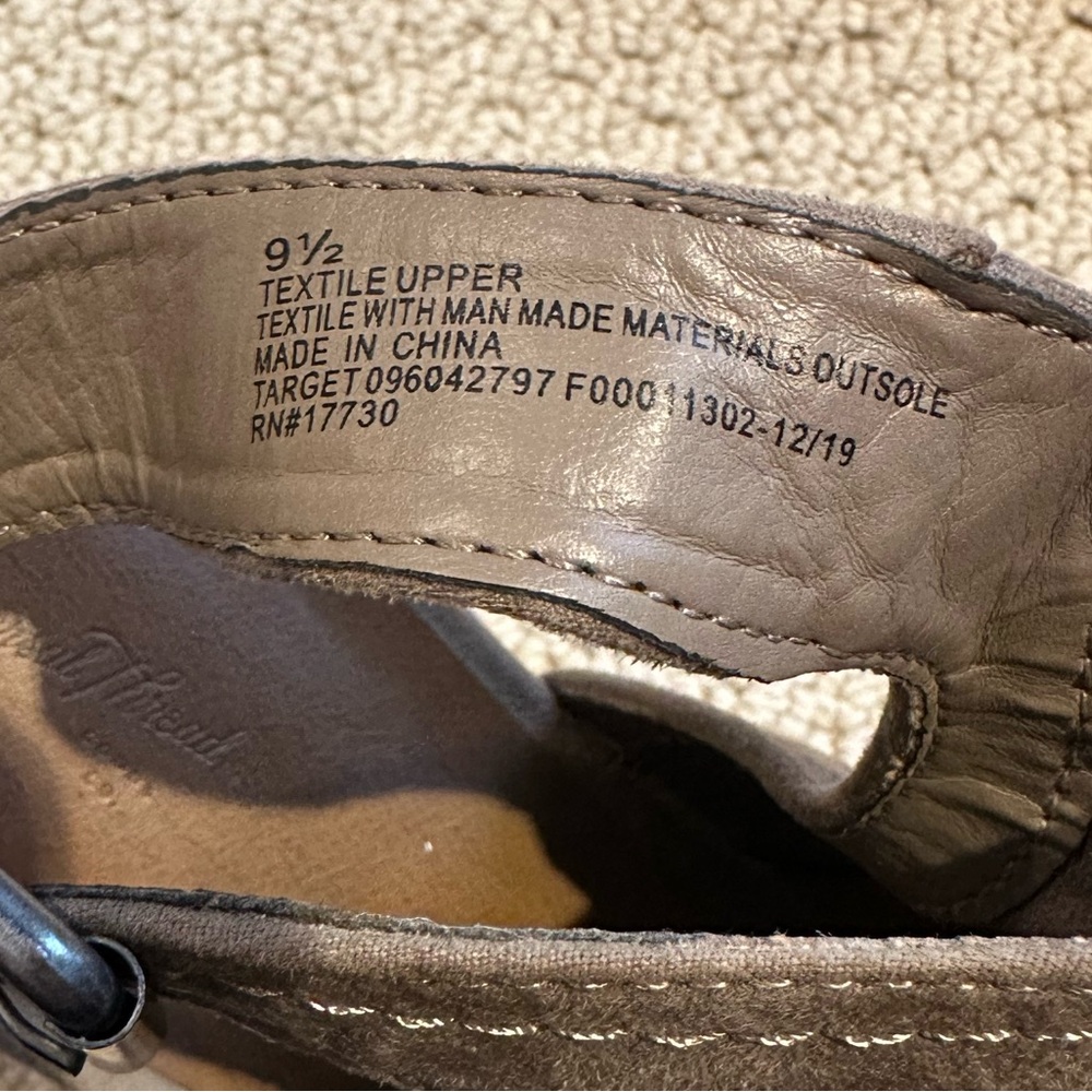 Universal Thread Peep Toe Wedges - Picture 4 of 7